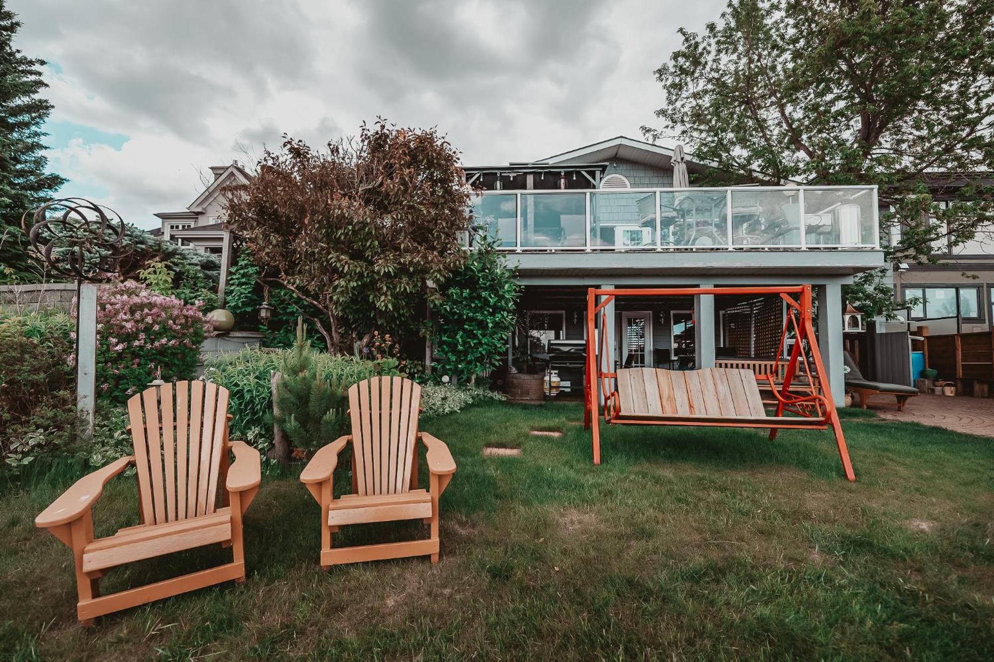 Along River Ridge 4* Calgary