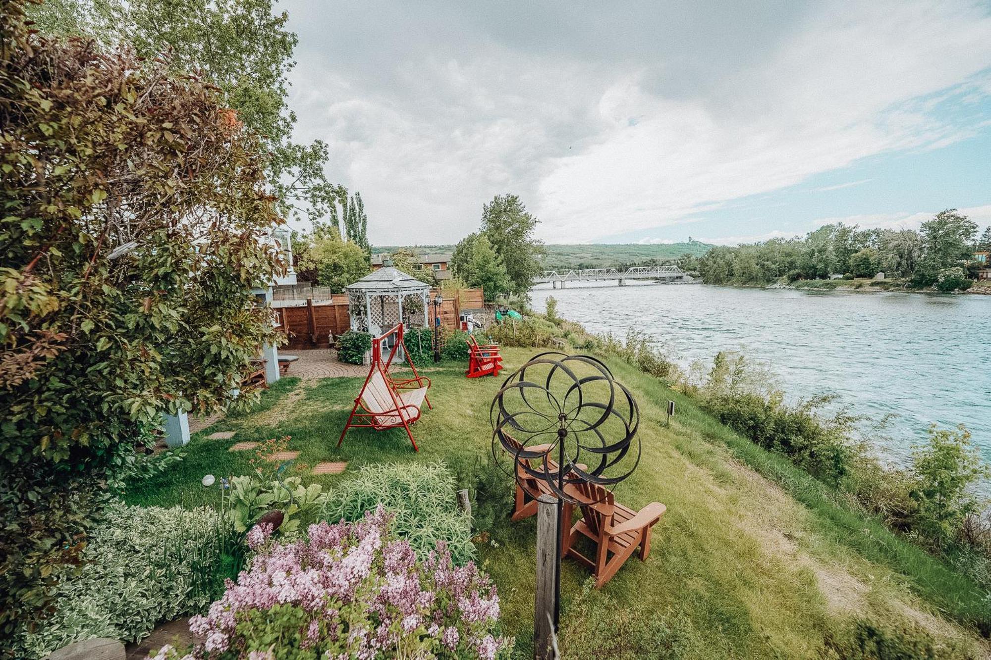 Along River Ridge Inn